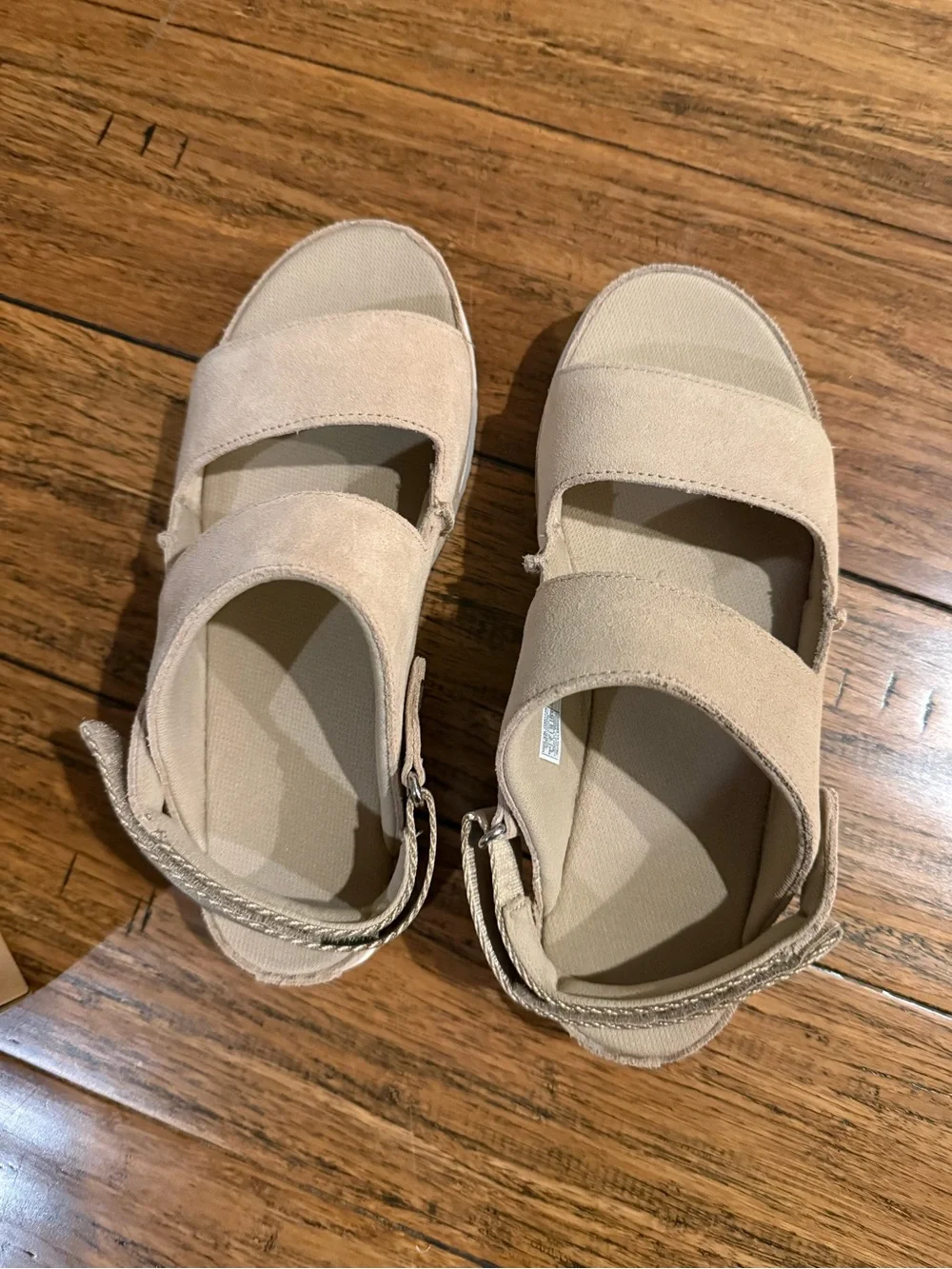 UGG Big Kids' Girls' Size 6 Goldenstar Glide Sandals - Sand